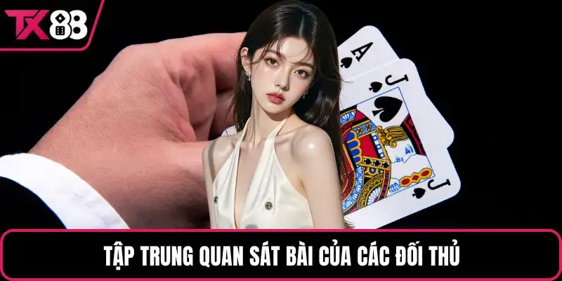 Tập trung quan sát bài của các đối thủ